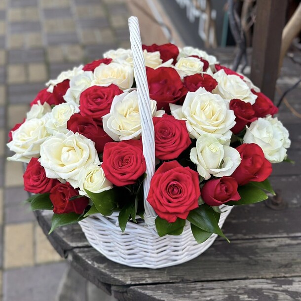 Корзина с розами🌺, артикул F1204841 - 13090 рублей, доставка по городу. Flawery - доставка цветов