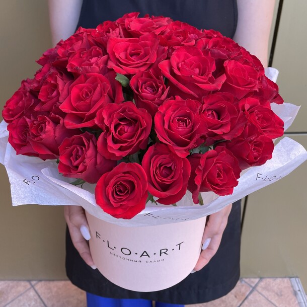51 роза в коробке🌸, артикул F1210917 - 8360 рублей, доставка по городу. Flawery - доставка цветов