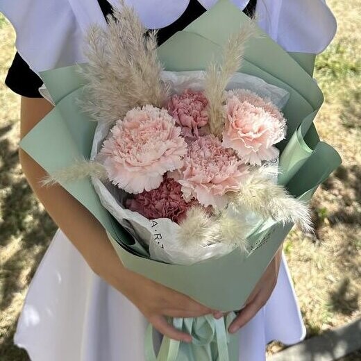 Букет с диантусами🌺, артикул F1211109 - 2090 рублей, доставка по городу. Flawery - доставка цветов