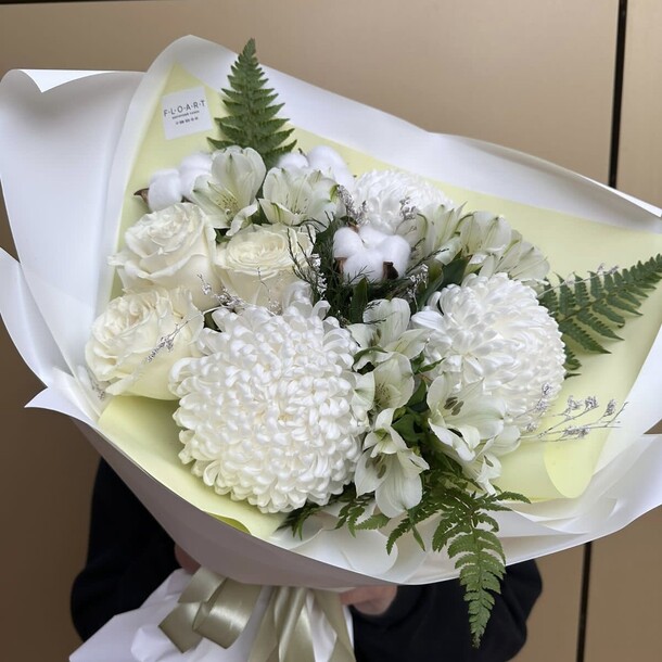 Букет с хризантемой, альстромерией, артикул F1229948 - 6223 рублей, доставка по городу. Flawery - доставка цветов