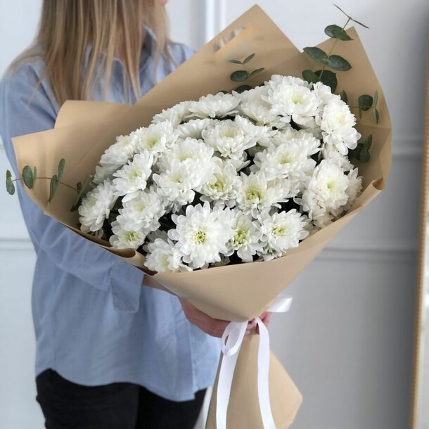 Букет с кустовой хризантемой🌺, артикул F1230736 - 4510 рублей, доставка по городу. Flawery - доставка цветов