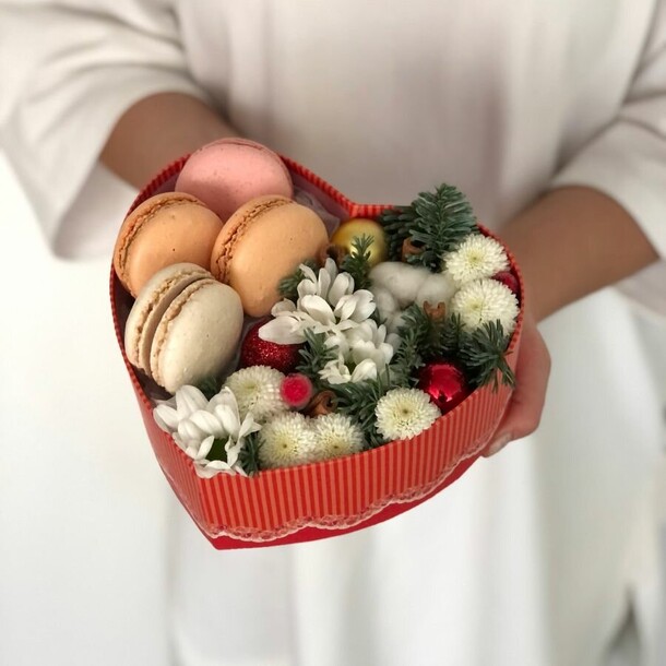 Сердце в зимнем оформлении🌸, артикул F1239304 - 3520 рублей, доставка по городу. Flawery - доставка цветов