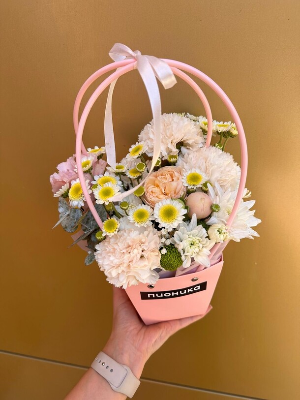 Композиция в сумке, артикул F1316323 - 2310 рублей, доставка по городу. Flawery - доставка цветов