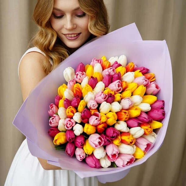 101 тюльпан микс, артикул F1388661 - 24600 рублей, доставка по городу. Flawery - доставка цветов