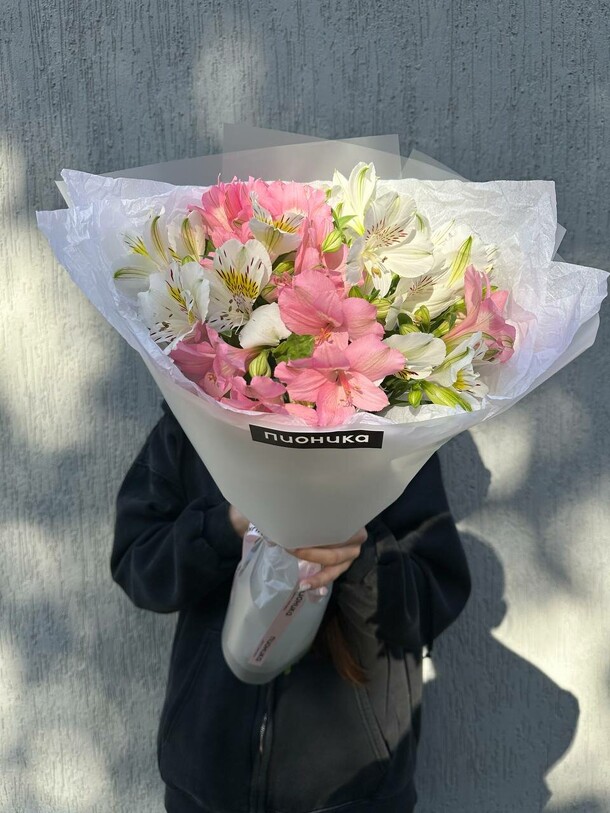 Букет с альстромерией, артикул F1424391 - 2750 рублей, доставка по городу. Flawery - доставка цветов