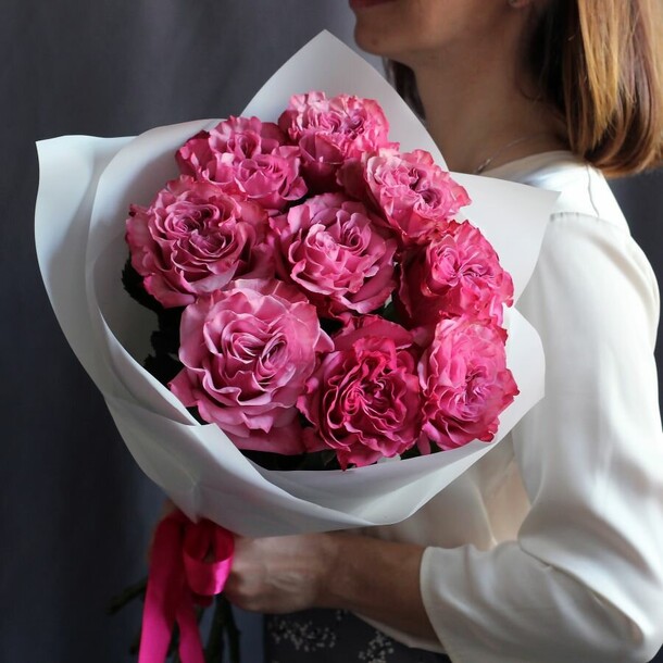 Букет из 9 роз сорта кантри блюз, артикул F1431215 - 4070 рублей, доставка по городу. Flawery - доставка цветов