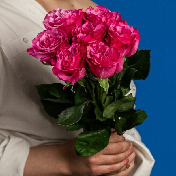 7 пионовидных роз, артикул F1434880 - 3520 рублей, доставка по городу. Flawery - доставка цветов