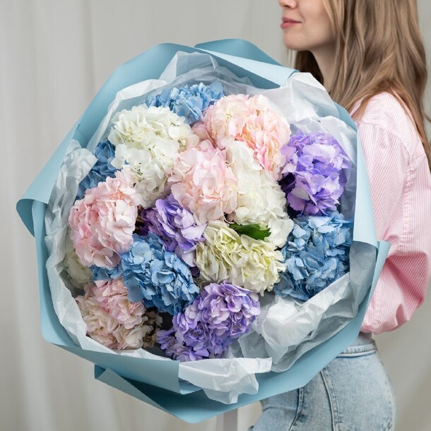 Букет из микс гортензий, артикул F1465093 - 14080 рублей, доставка по городу. Flawery - доставка цветов