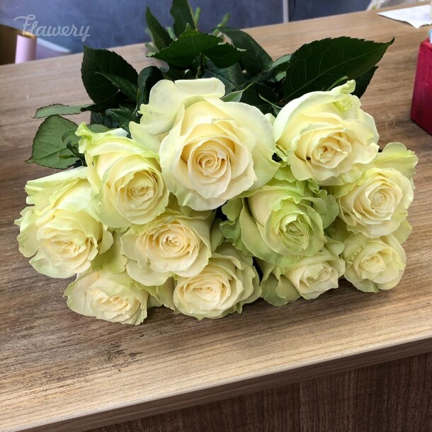 Белые розы эквадор🌸, артикул F32423 - 4730 рублей, доставка по городу. Flawery - доставка цветов