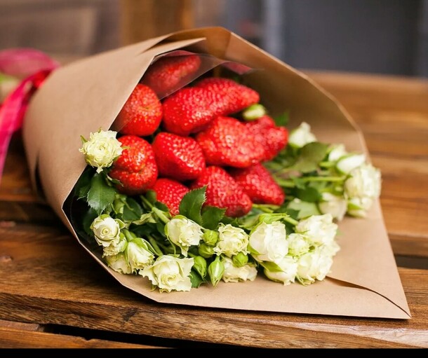 Клубника со сливками🌸, артикул F32827 - 4730 рублей, доставка по городу. Flawery - доставка цветов