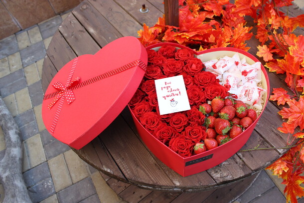 Вкуснейший букет🌸, артикул F33026 - 8360 рублей, доставка по городу. Flawery - доставка цветов