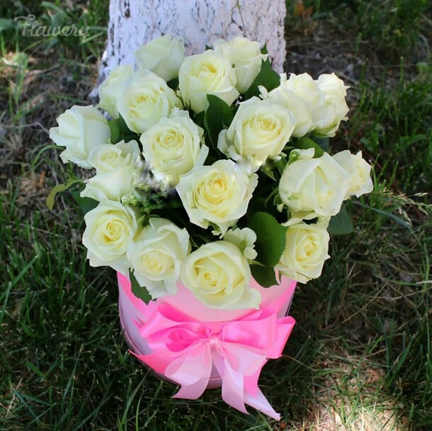 Белые розы 🌸, артикул F33757 - 7150 рублей, доставка по городу. Flawery - доставка цветов