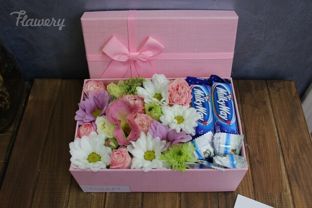 Коробочка для сладкоежки🌸, артикул F41125 - 3410 рублей, доставка по городу. Flawery - доставка цветов