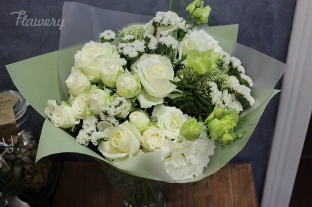 Букет со статицей, розой и эустомой🌸, артикул F41677 - 4730 рублей, доставка по городу. Flawery - доставка цветов