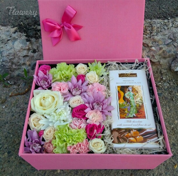 Композиция с шоколадом🌸, артикул F42449 - 3619 рублей, доставка по городу. Flawery - доставка цветов