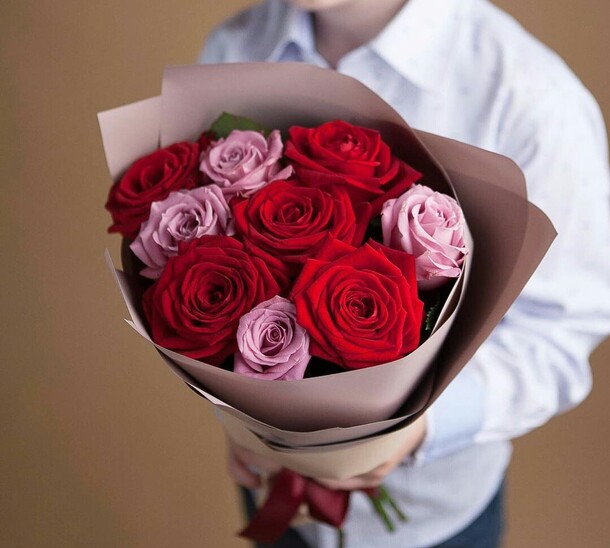 Стильные розы🌸, артикул F50633 - 2970 рублей, доставка по городу. Flawery - доставка цветов