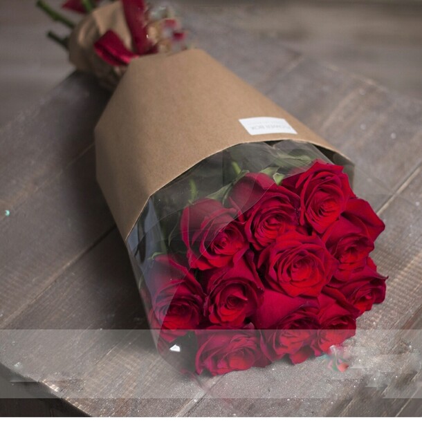 Комплимент из красных роз🌸, артикул F50634 - 3520 рублей, доставка по городу. Flawery - доставка цветов