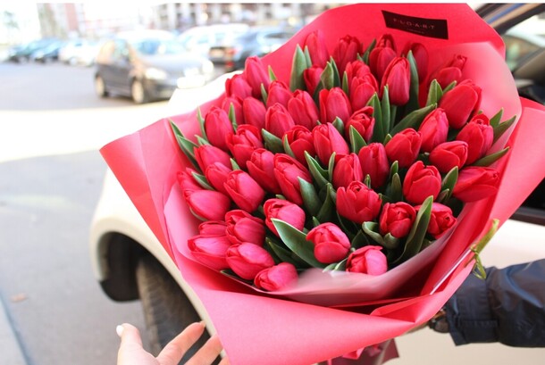 Красный тюльпан🌸, артикул F57698 - 13090 рублей, доставка по городу. Flawery - доставка цветов