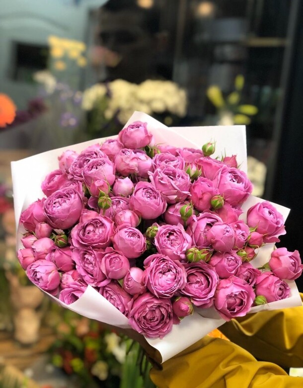 Пионовидная, кустовая роза🌸, артикул F65169 - 11455 рублей, доставка по городу. Flawery - доставка цветов