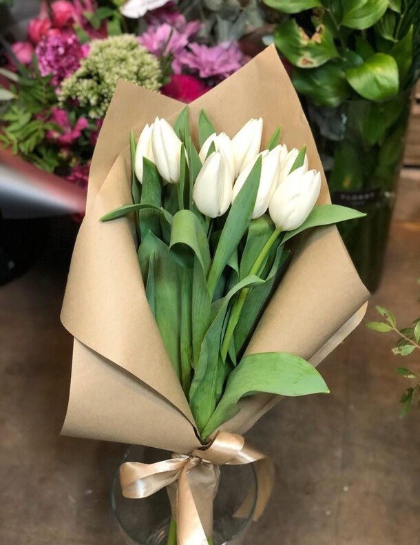 Белый тюльпан🌸, артикул F72796 - 4180 рублей, доставка по городу. Flawery - доставка цветов