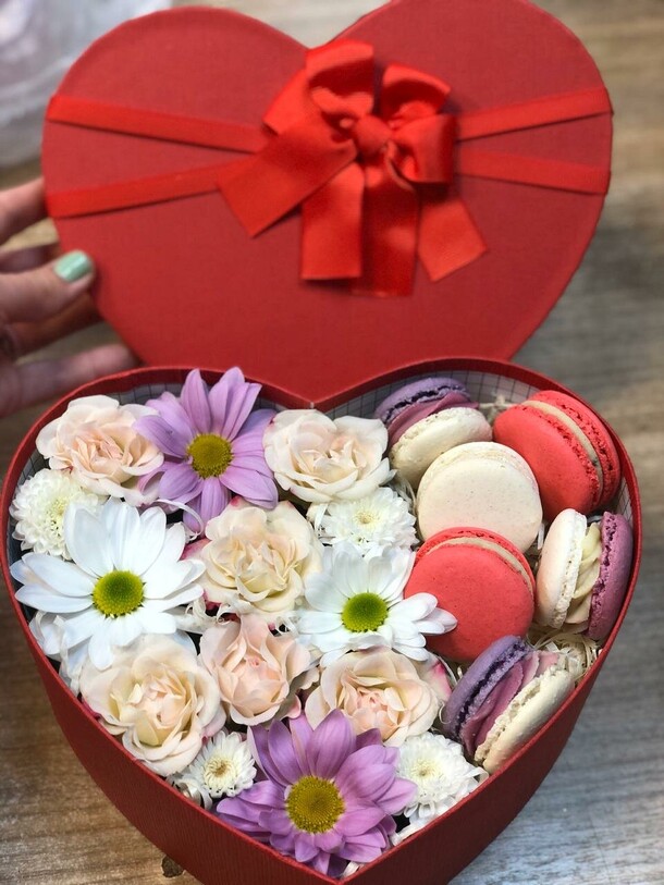 Композиция в коробке сердце🌸, артикул F75786 - 4620 рублей, доставка по городу. Flawery - доставка цветов