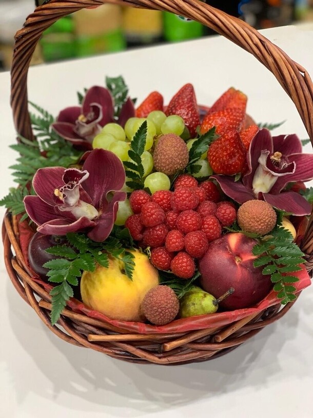 Фруктовая корзина🌸, артикул F90127 - 12500 рублей, доставка по городу. Flawery - доставка цветов