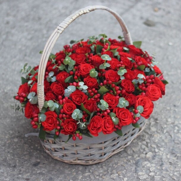 Корзина с розами🌸, артикул F97083 - 12320 рублей, доставка по городу. Flawery - доставка цветов