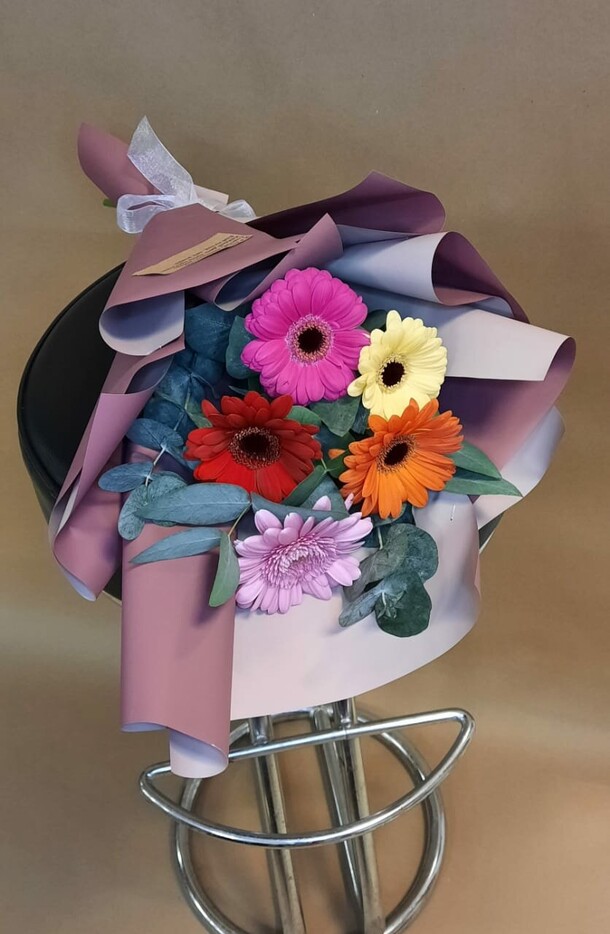 Цветы солнца, артикул F99327 - 2400 рублей, доставка по городу. Flawery - доставка цветов