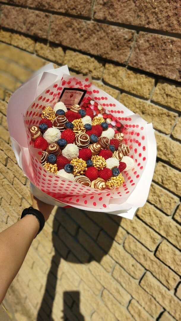 Клубника в шоколаде, артикул F1130119 - 4190 рублей, доставка по городу. Flawery - доставка цветов