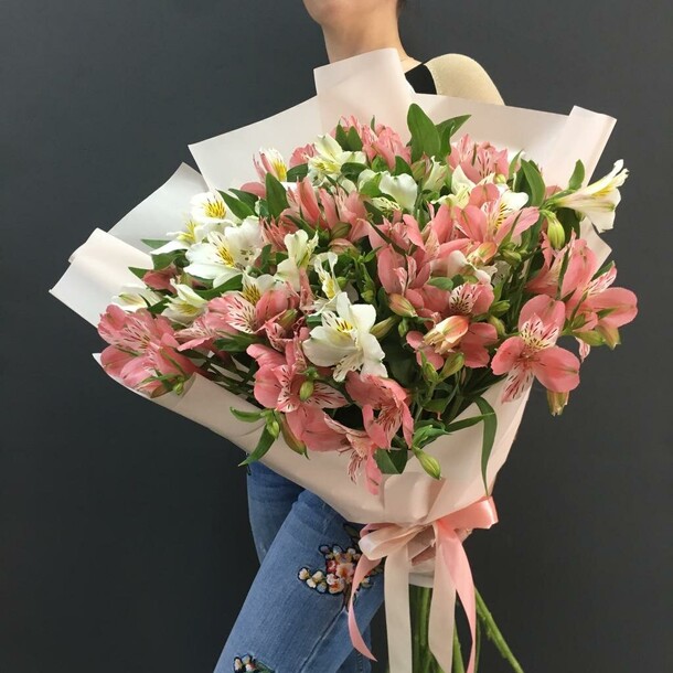 Букет альстромерий микс, 21шт, артикул F1138949 - 6390 рублей, доставка по городу. Flawery - доставка цветов