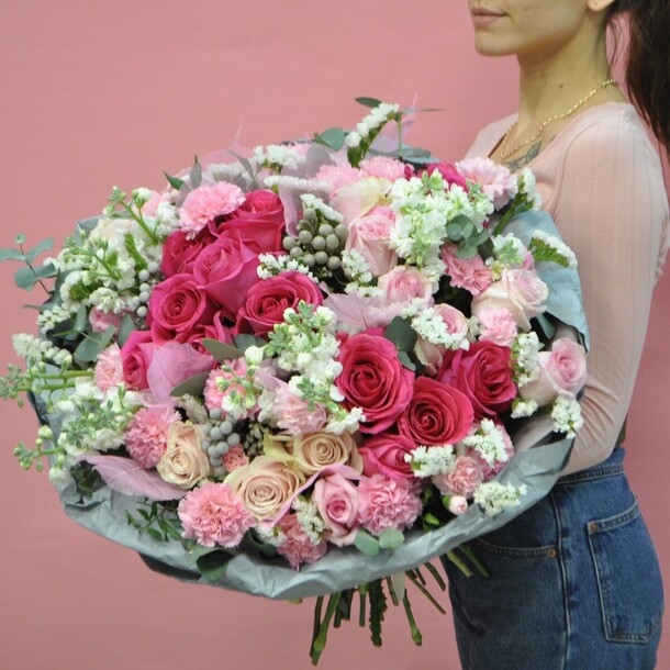 Букет с розами "нежность чувств", артикул F1106812 - 26000 рублей, доставка по городу. Flawery - доставка цветов