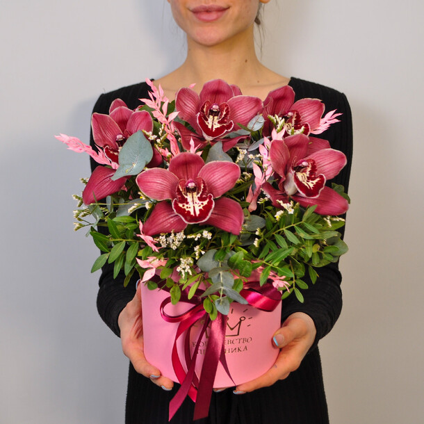 Букет в коробке «дикая орхидея», артикул F1108812 - 7500 рублей, доставка по городу. Flawery - доставка цветов