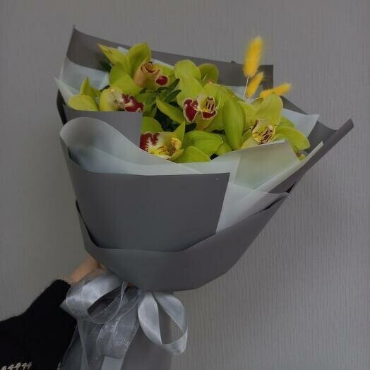 Букет из зелёных орхидей, артикул F1165182 - 3600 рублей, доставка по городу. Flawery - доставка цветов