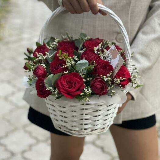 Розы в корзине, артикул F1165802 - 4500 рублей, доставка по городу. Flawery - доставка цветов