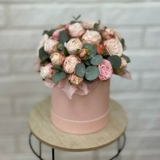 Пионовидные розы в коробке, артикул F1304653 - 3450 рублей, доставка по городу. Flawery - доставка цветов