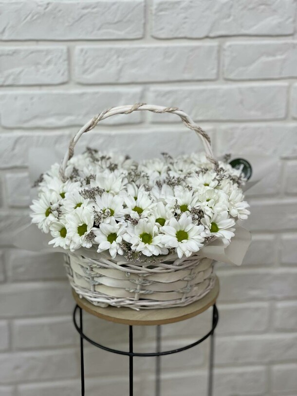 Корзина с хризантемами, артикул F1312732 - 3700 рублей, доставка по городу. Flawery - доставка цветов