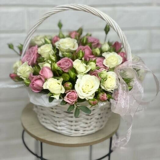 Корзина с цветами, артикул F1312736 - 4200 рублей, доставка по городу. Flawery - доставка цветов