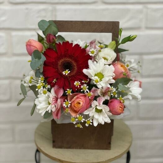 Композиция в ящике, артикул F1316035 - 2990 рублей, доставка по городу. Flawery - доставка цветов