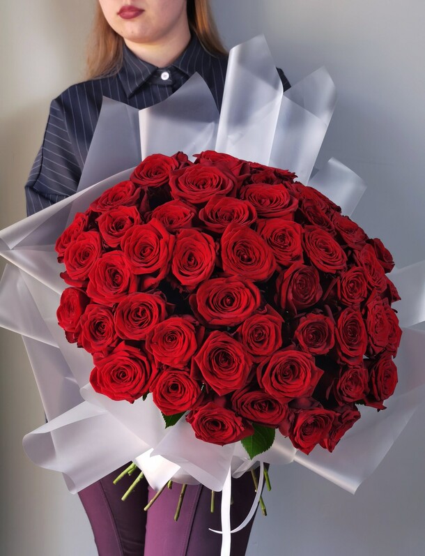 Букет из 51 красной розы, артикул F1117425 - 12100 рублей, доставка по городу. Flawery - доставка цветов