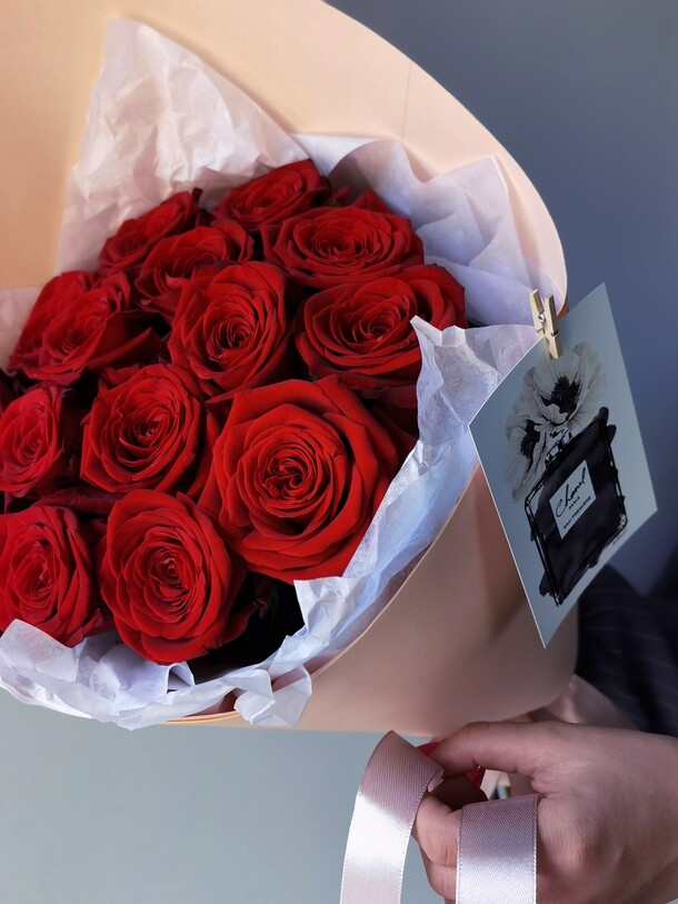 Букет из красных 15 роз, артикул F1117427 - 4299 рублей, доставка по городу. Flawery - доставка цветов