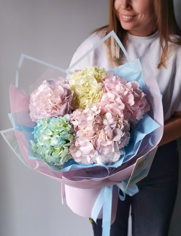 Микс из 5 гортензий, артикул F1150554 - 4259 рублей, доставка по городу. Flawery - доставка цветов