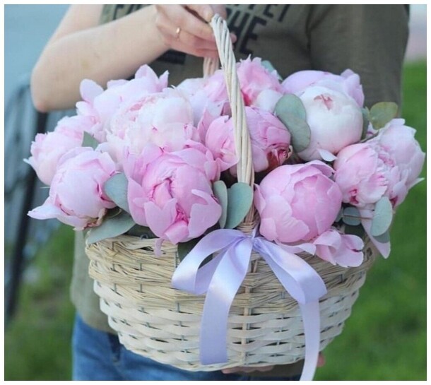 Пионы в корзинке, артикул F1118204 - 17545 рублей, доставка по городу. Flawery - доставка цветов