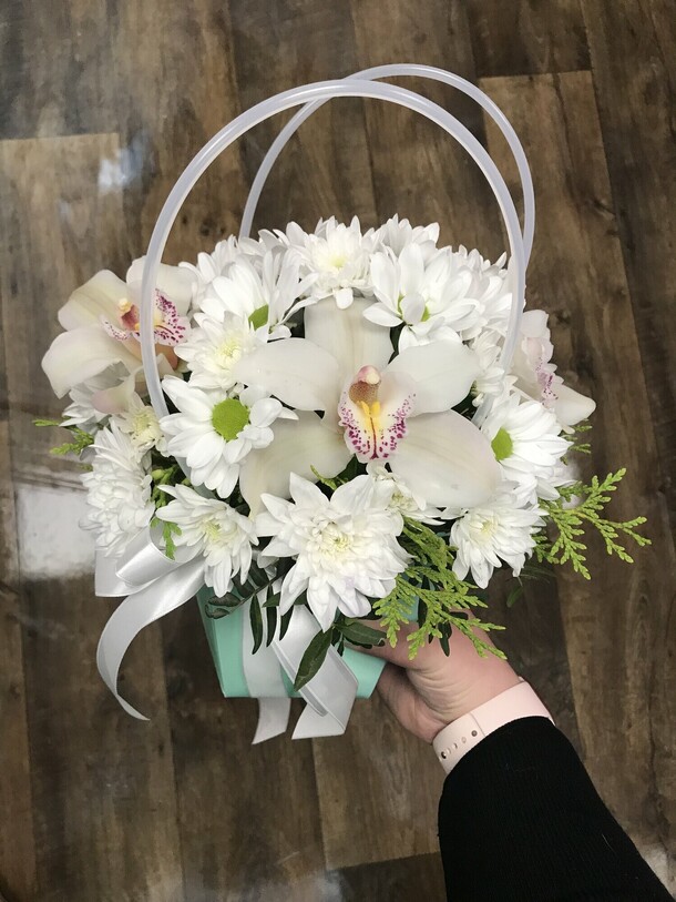 Нежные орхидеи в сумке, артикул F1118224 - 4598 рублей, доставка по городу. Flawery - доставка цветов