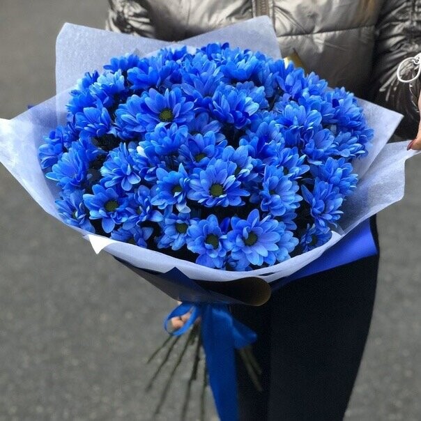 Букет синих хризантем, артикул F1118739 - 7986 рублей, доставка по городу. Flawery - доставка цветов