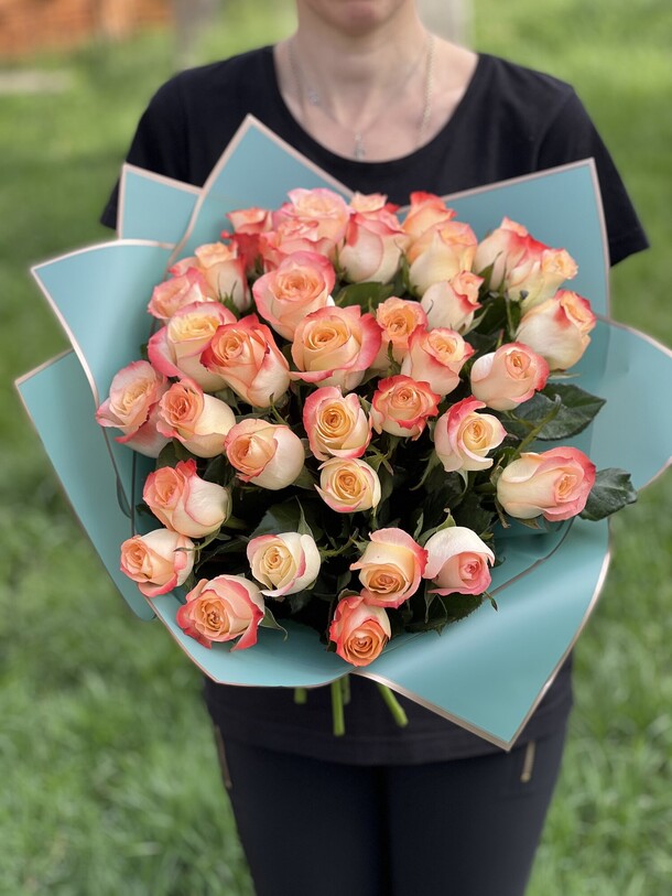 Букет 35 роз, артикул F1119705 - 6897 рублей, доставка по городу. Flawery - доставка цветов