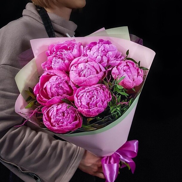 Букет пионов, артикул F1120459 - 9559 рублей, доставка по городу. Flawery - доставка цветов