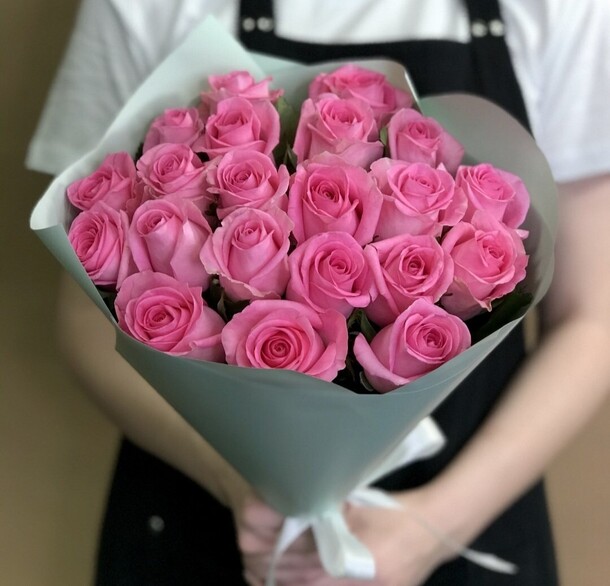 Букет 25 роз, артикул F1121795 - 7744 рублей, доставка по городу. Flawery - доставка цветов