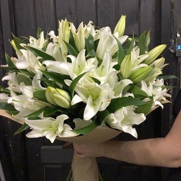 Лилия букет, артикул F1121798 - 14823 рублей, доставка по городу. Flawery - доставка цветов