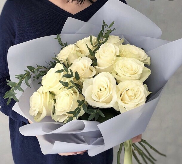 Белые розы, артикул F1123693 - 5445 рублей, доставка по городу. Flawery - доставка цветов