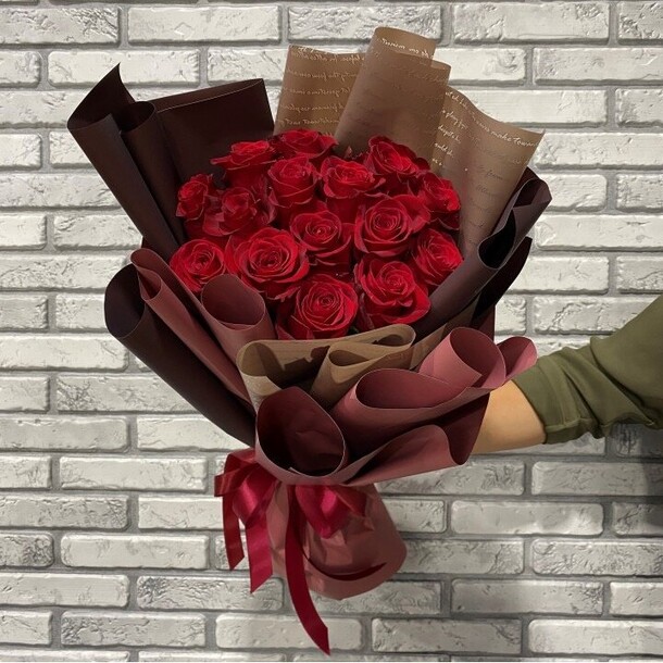 Алые розы, артикул F1125383 - 12342 рублей, доставка по городу. Flawery - доставка цветов